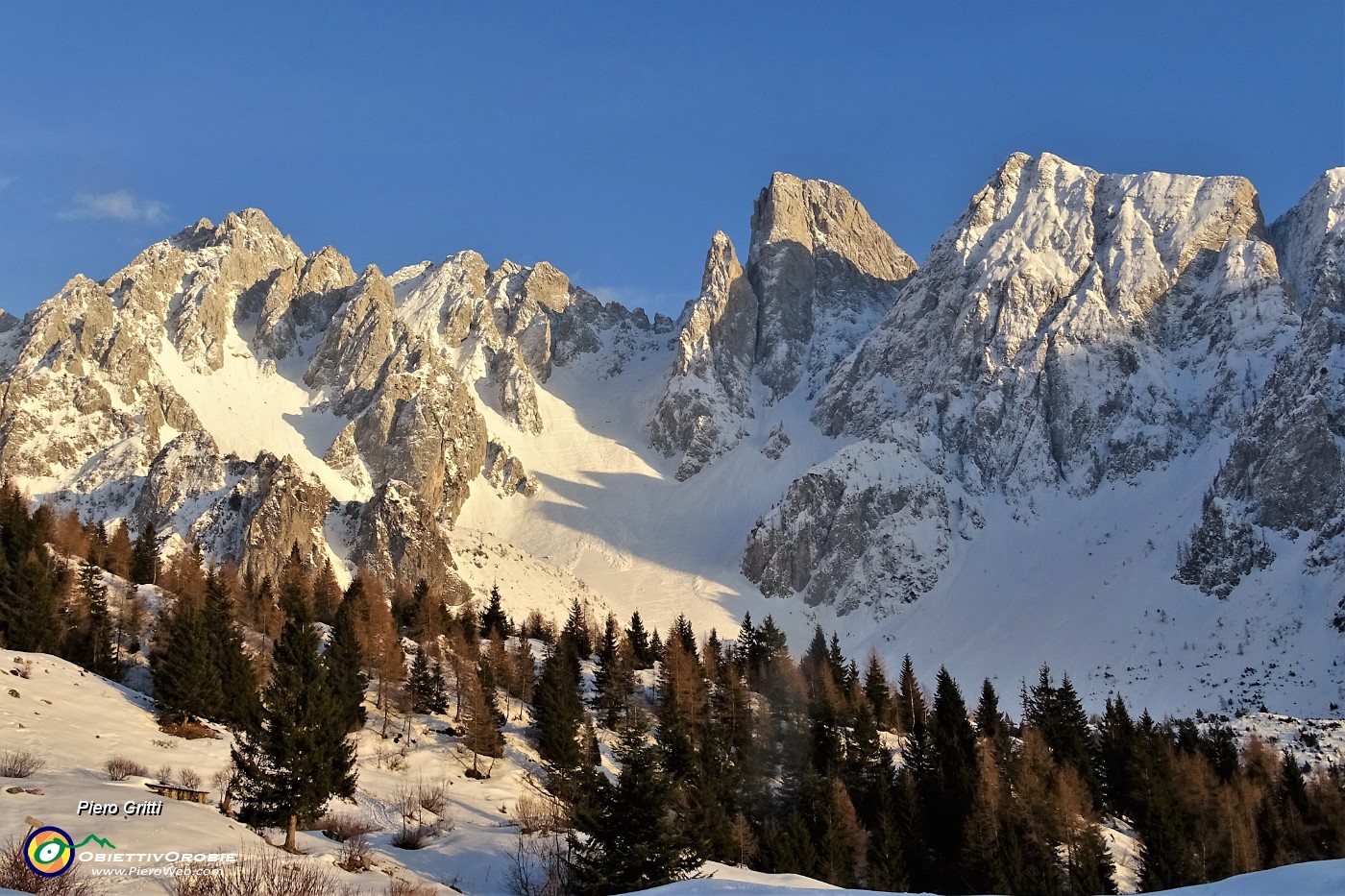 93 Da sx Cima Mengol, Cimon della Bagozza, Cima Crap nella luce del tramonto.JPG